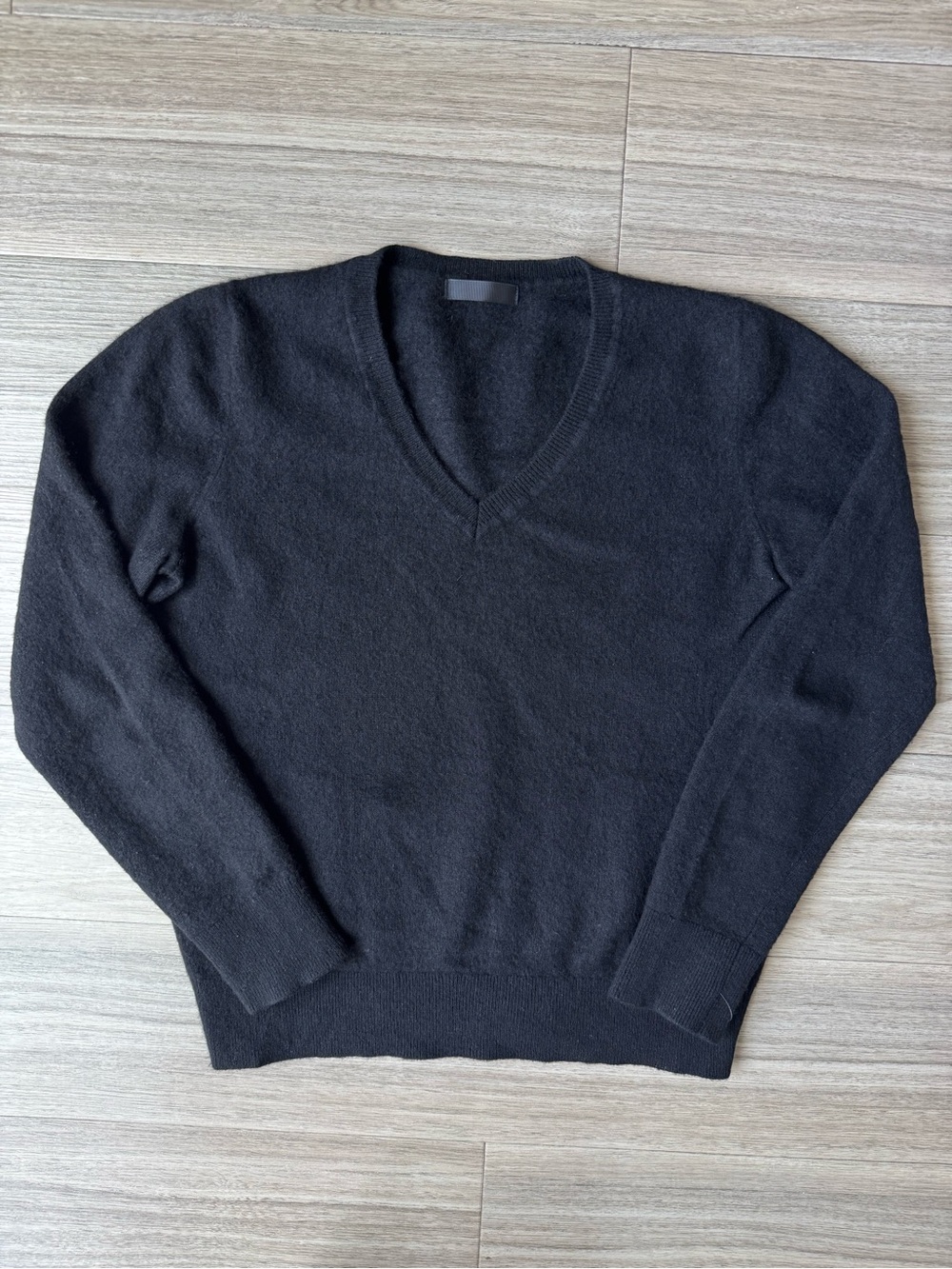 Quince Black Mongolian Cashmere V-Neck Sweater Size Small - Picture 5 of 9